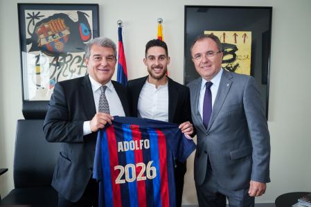 Adolfo renueva con el Barça hasta 2026